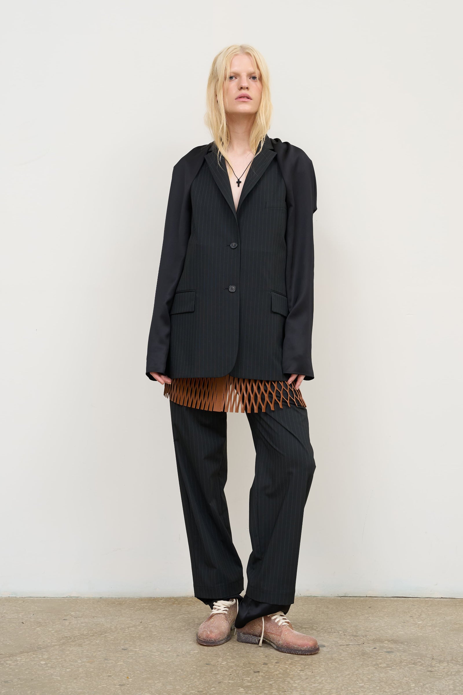 FITTED VEST WITH TWISTABLE SLEEVE DETAIL