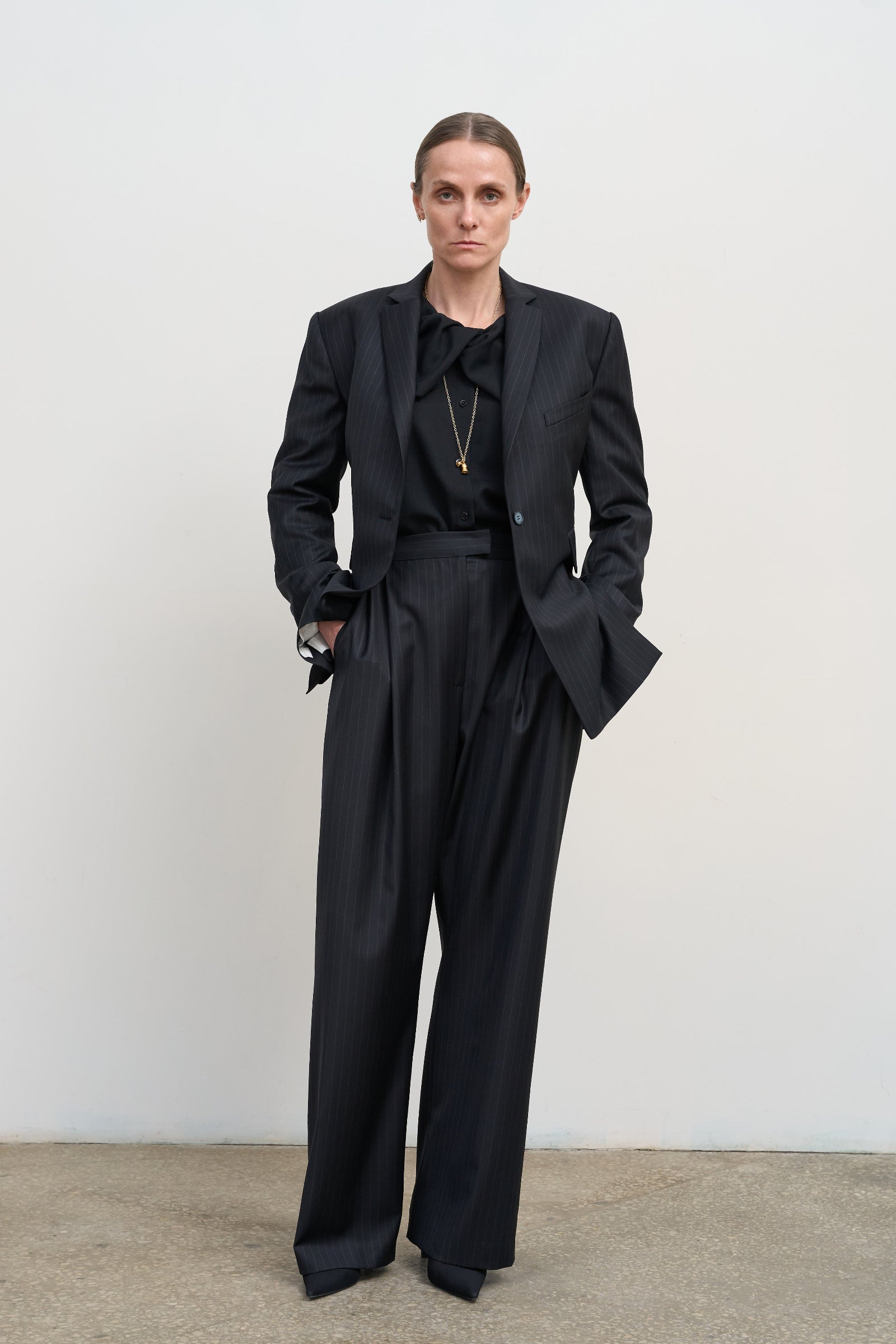 FITTED JACKET WITH TWISTED BACK DETAIL