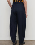 PLEATED BARREL-LEG PANTS