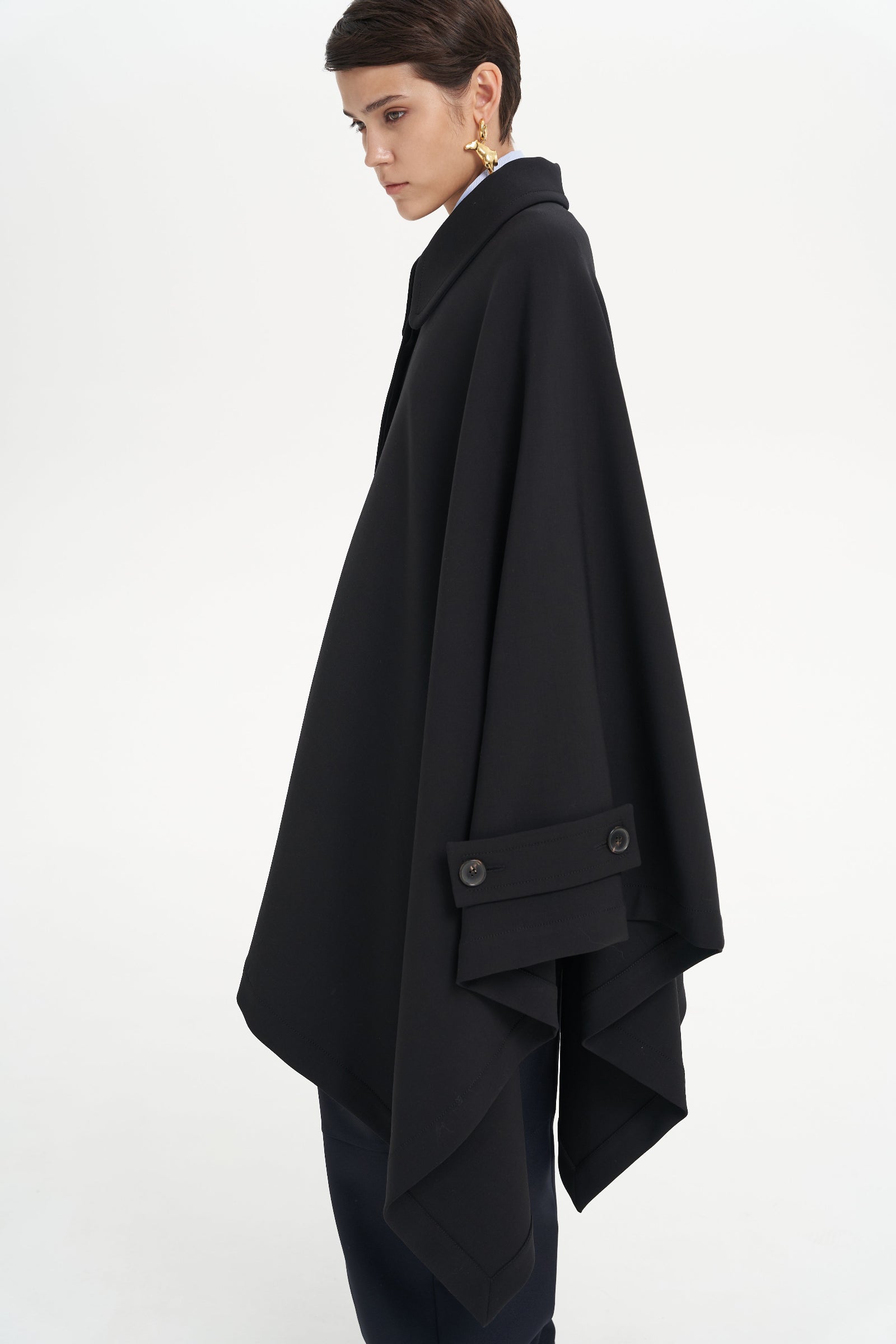SIDEWIND CAPE 1