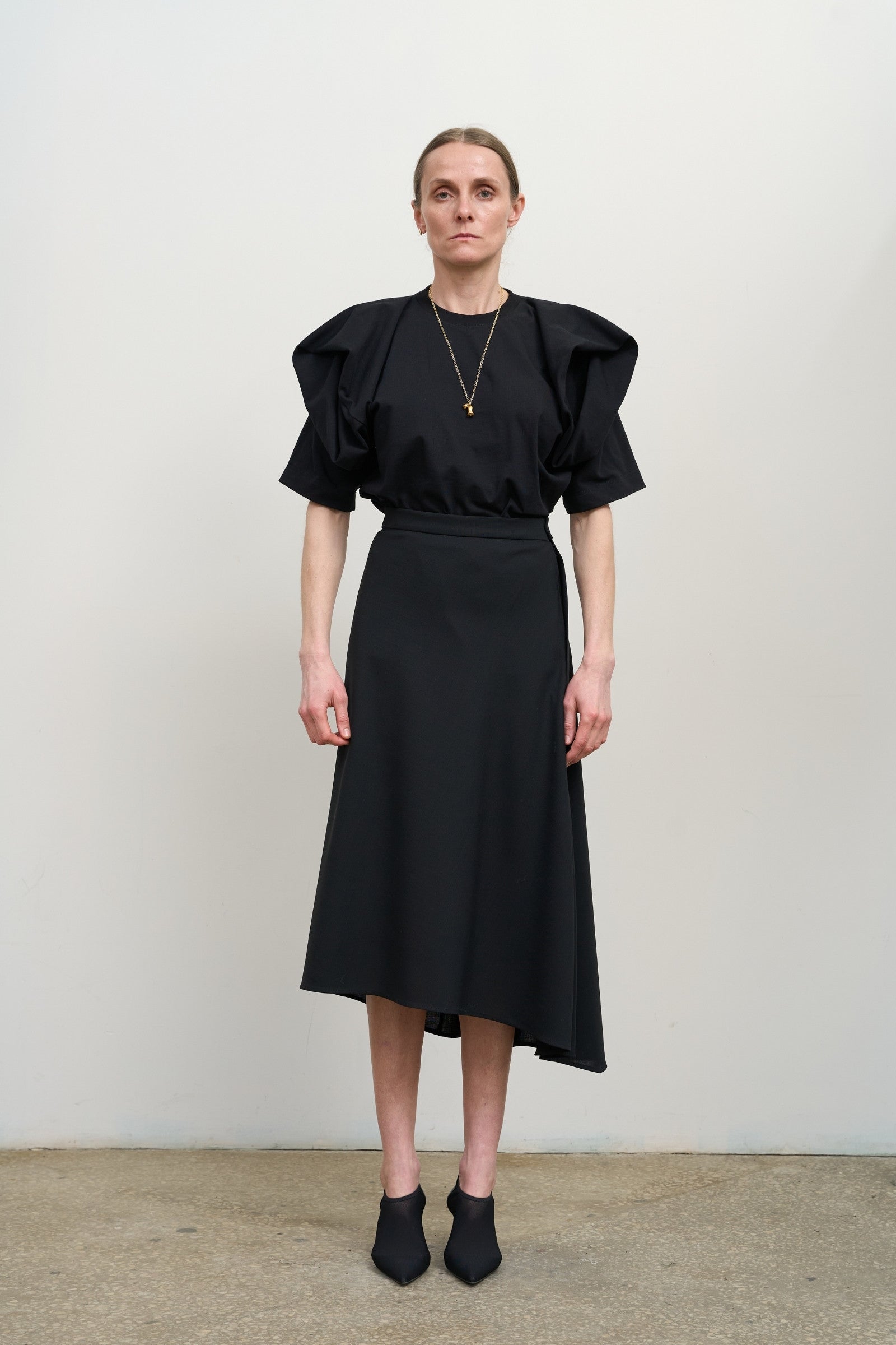 T-SHIRT WITH FLORAL DETAILS black