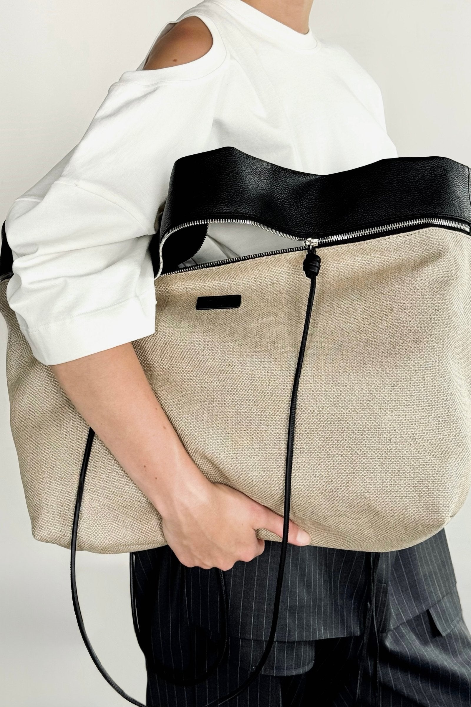 ZIP BAG IN CANVAS WITH SHOULDER STRAP 1