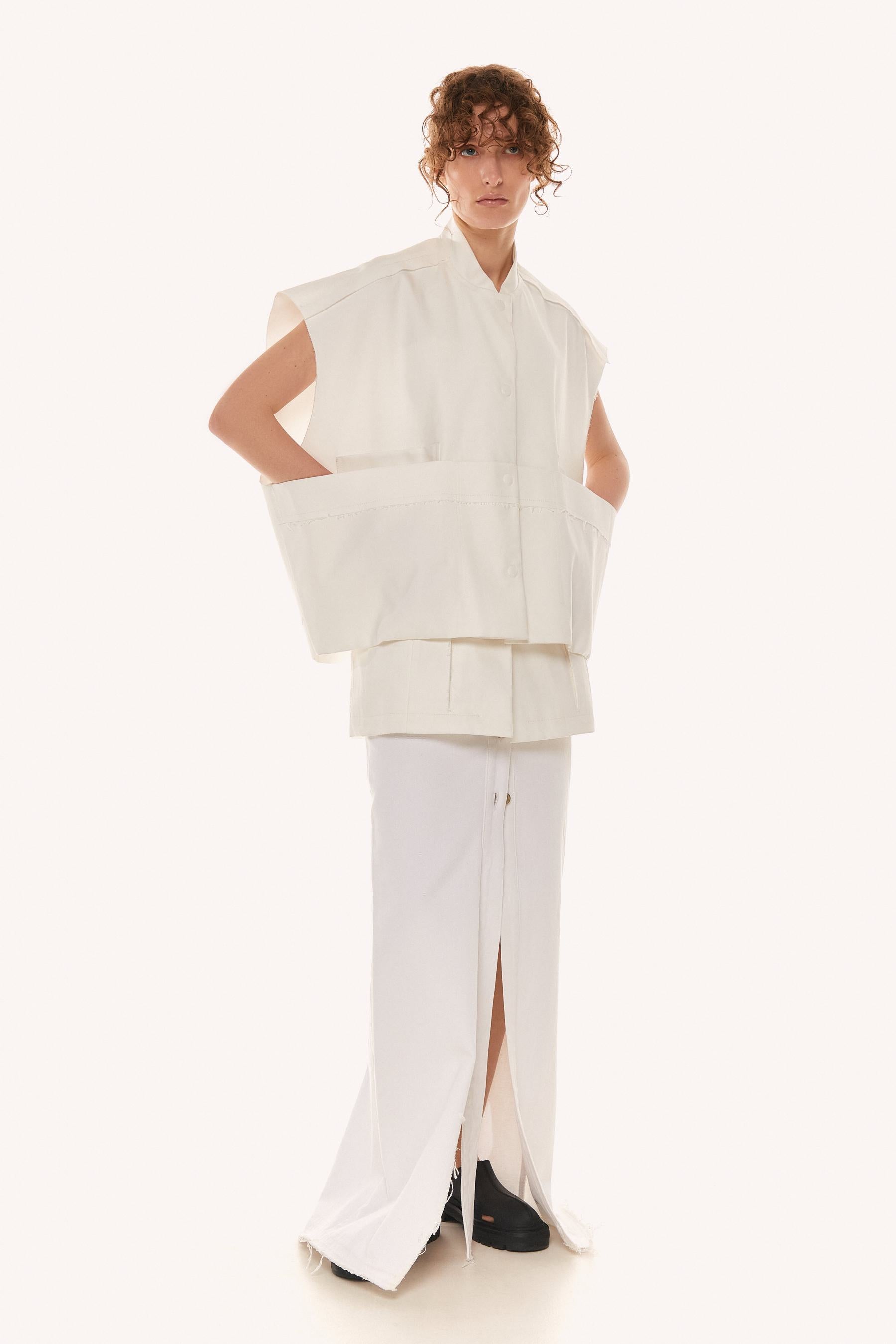 UNTAILORED VEST