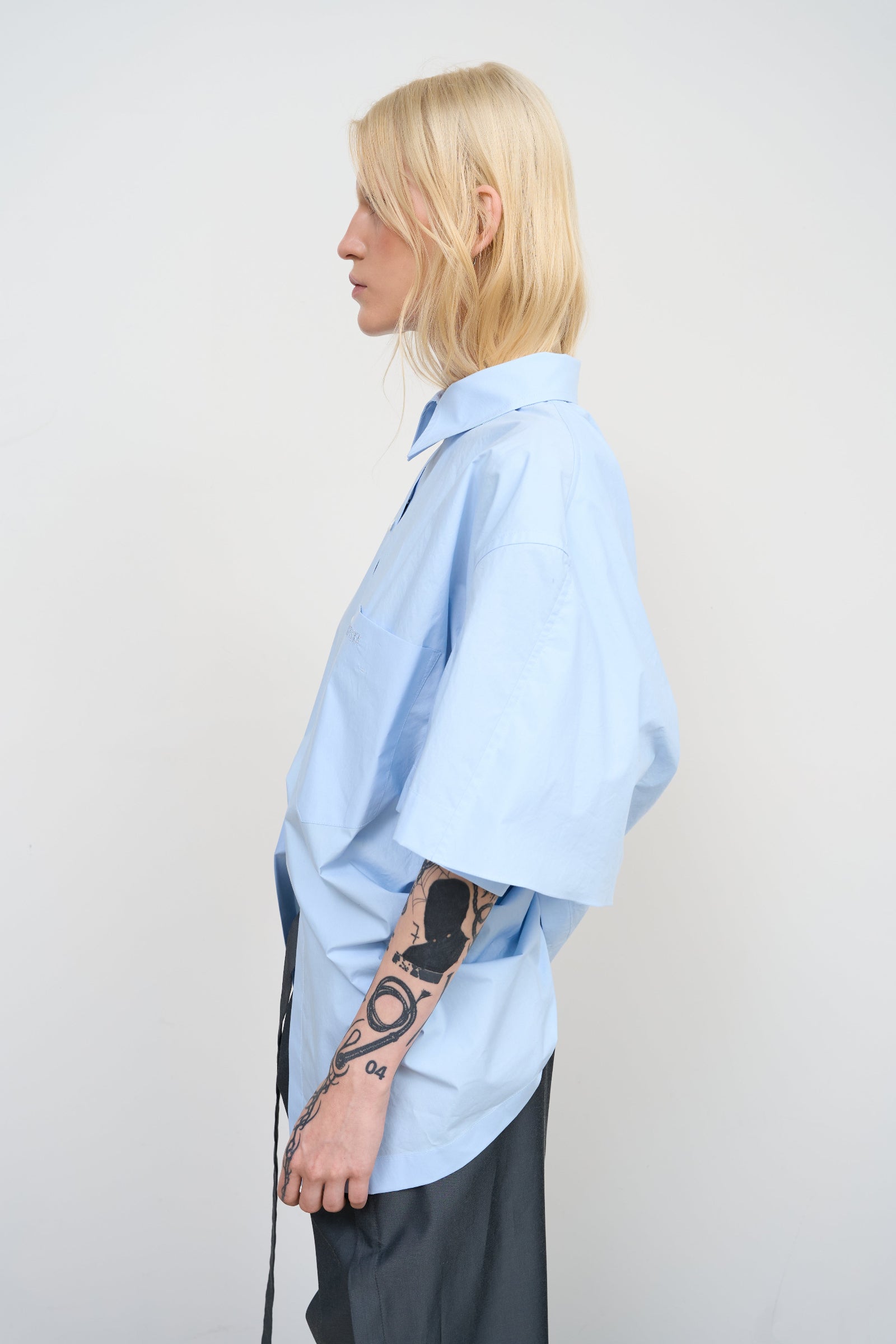 BLUE COTTON SHIRT WITH A TWISTED BACK 1
