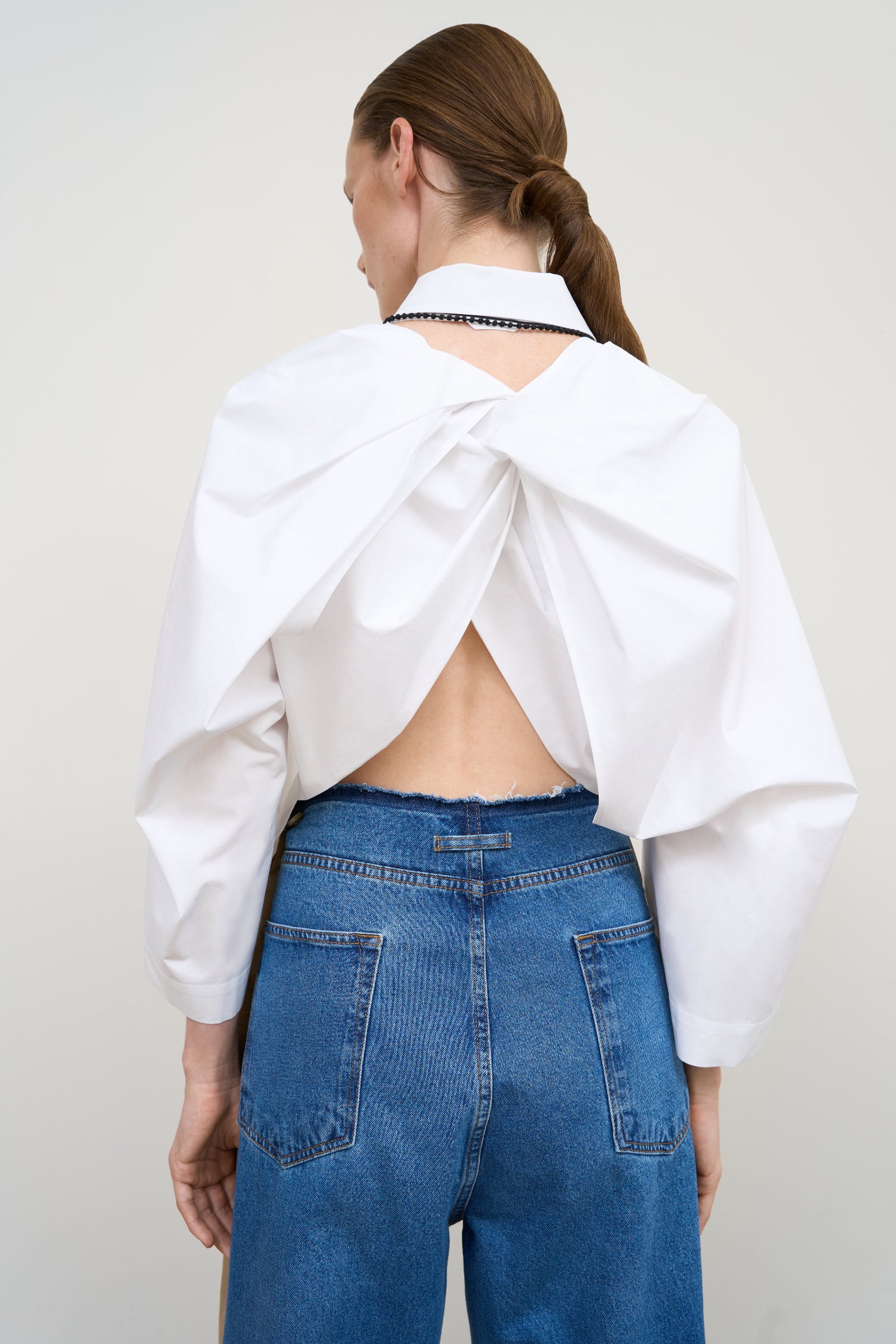 FITTED SHIRT WITH TWISTABLE SLEEVE DETAIL
