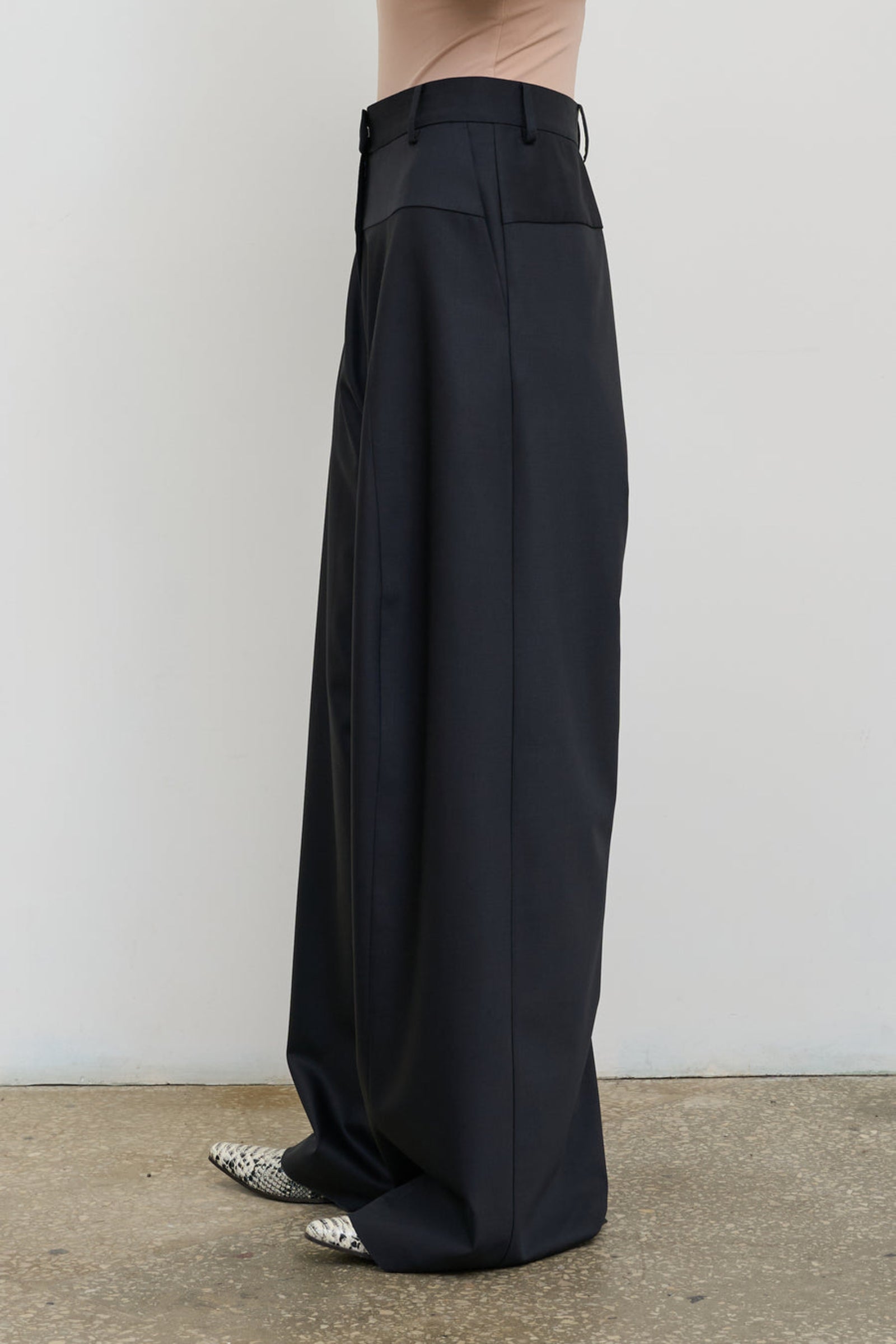 HIGH-RISE WOOL WIDE-LEG PANTS 2