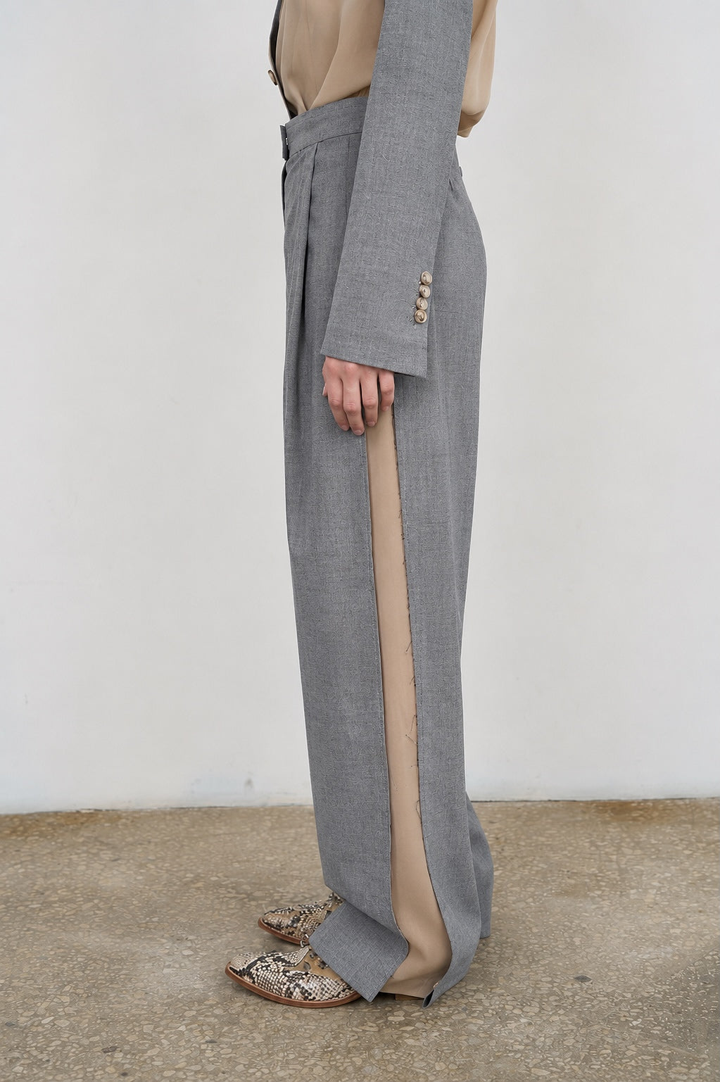 PANTS WITH FRAYED-EDGE SIDE STRIPES