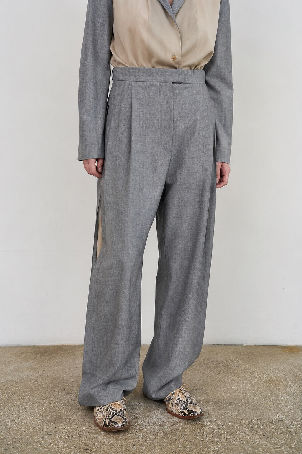 PANTS WITH FRAYED-EDGE SIDE STRIPES
