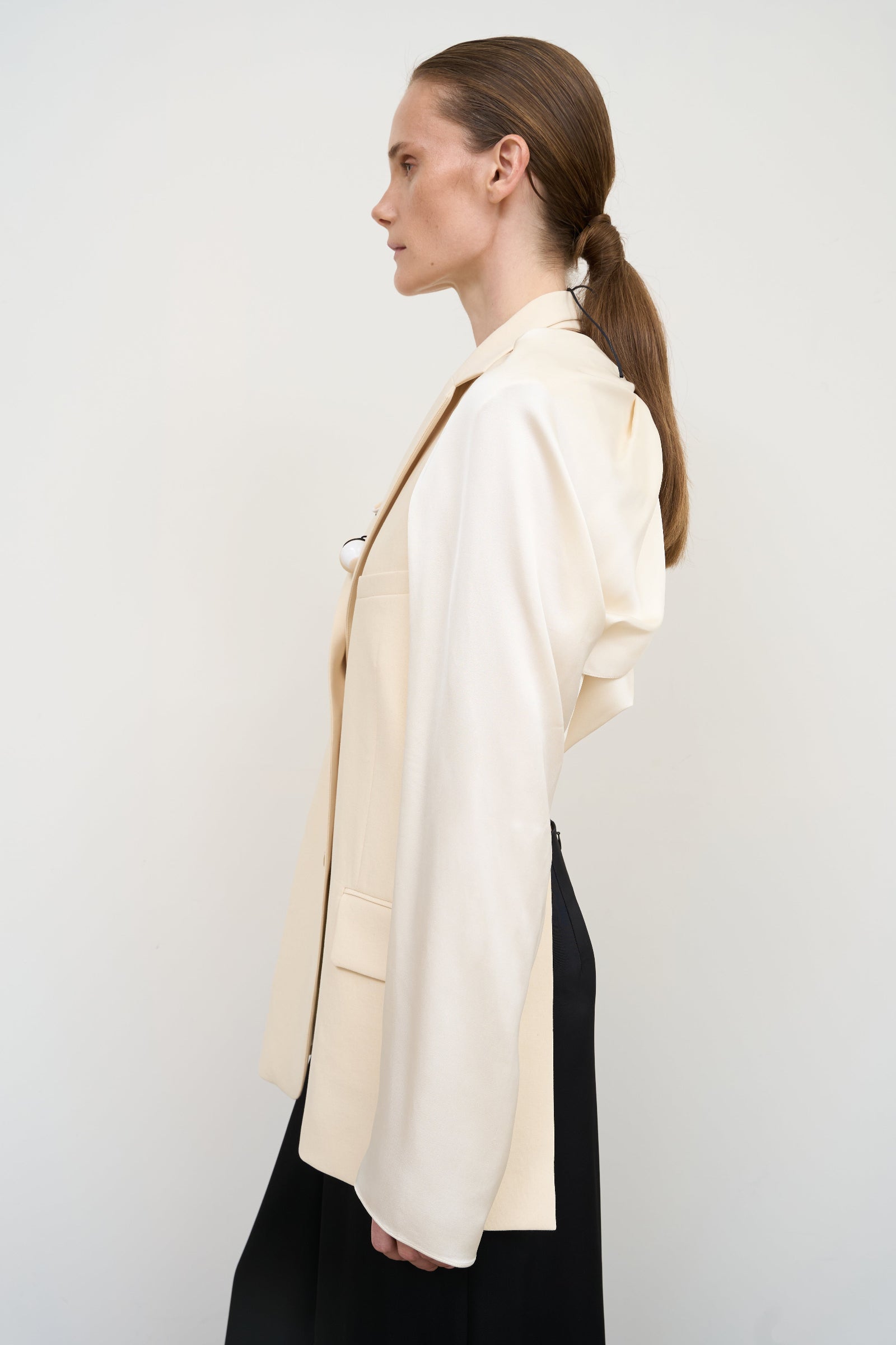 IVORY FITTED VEST WITH TWISTABLE SLEEVE DETAIL 1