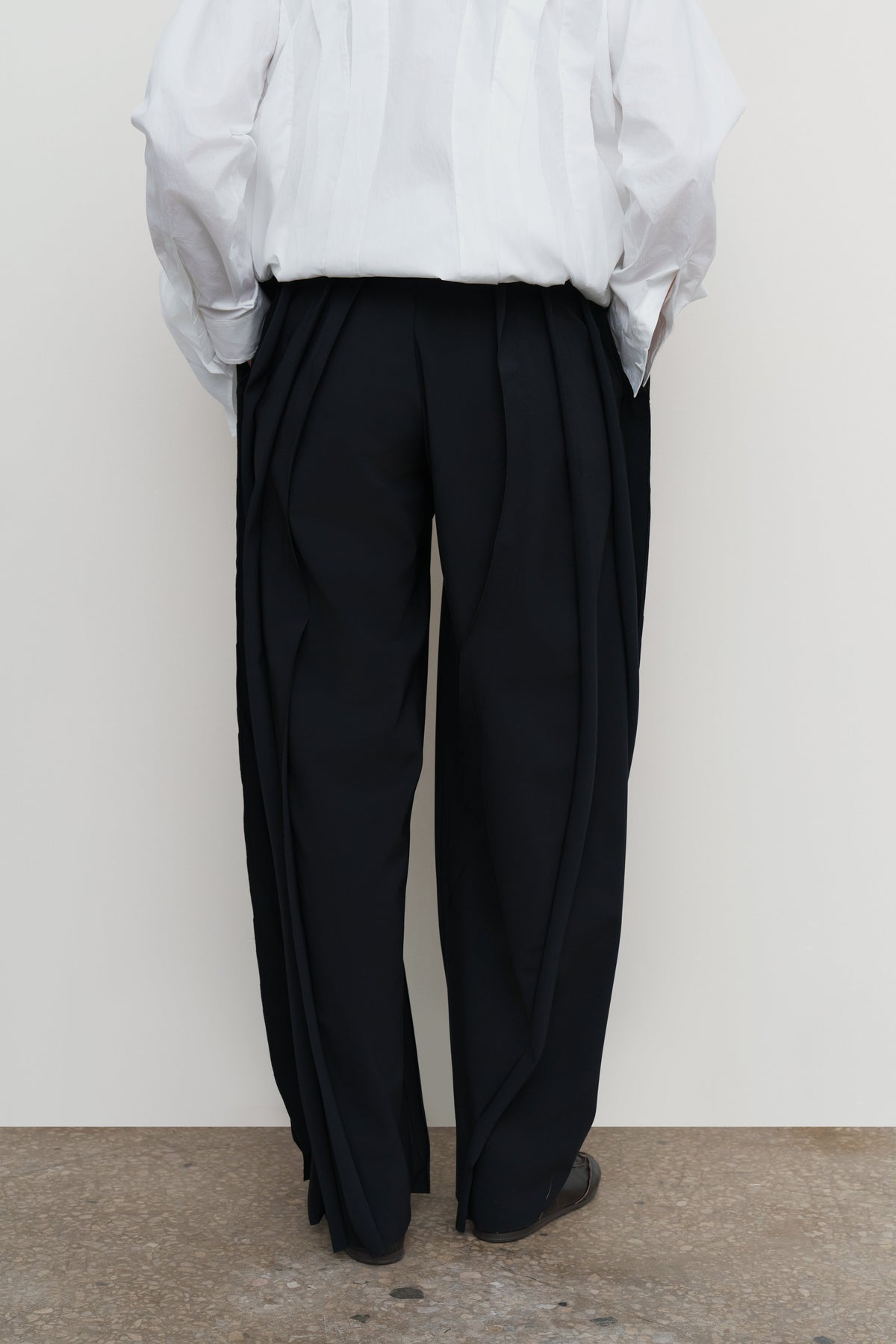 RUFFLE HIGH-RISE BIFLEX BARREL-LEG PANTS