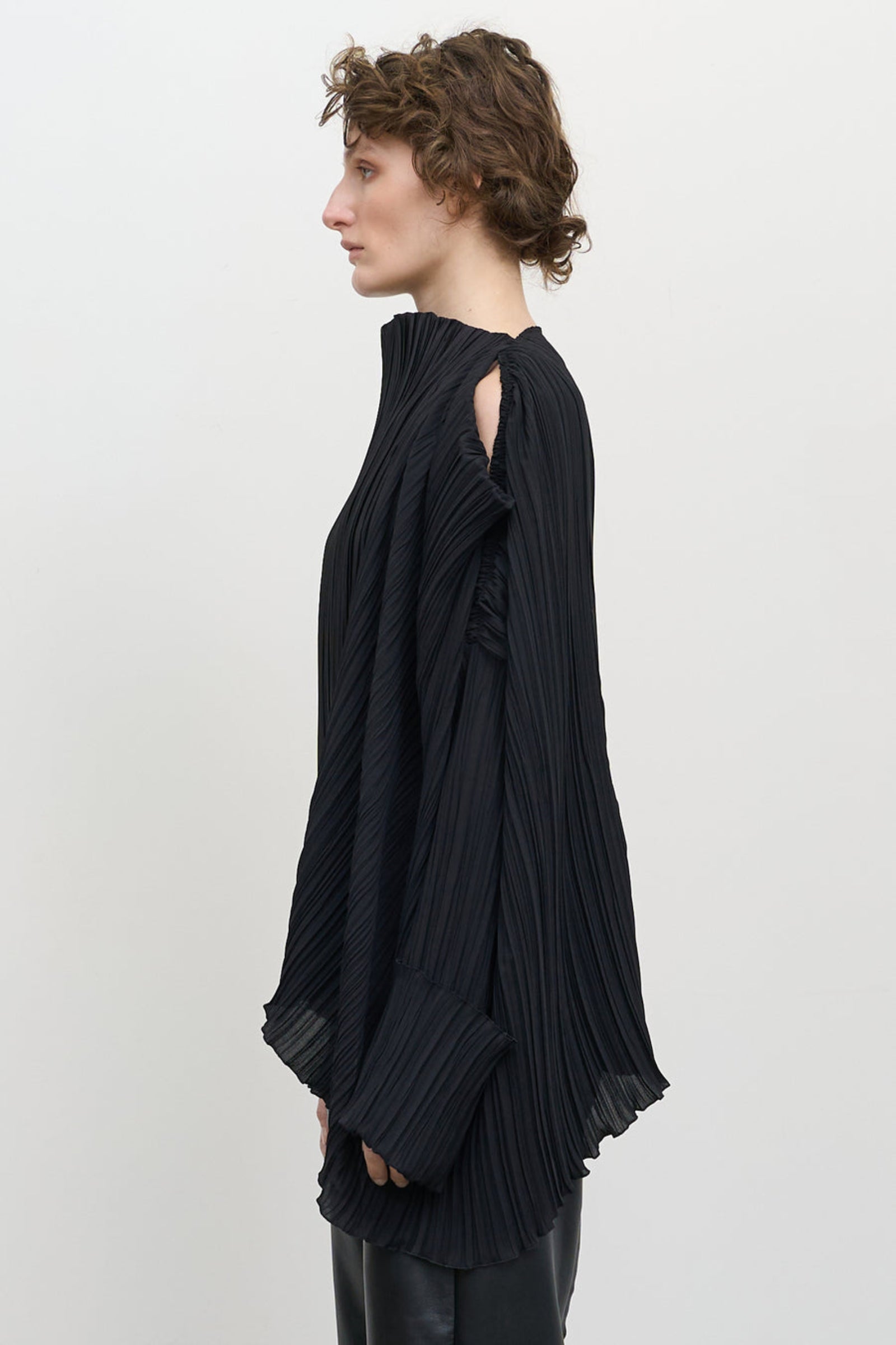 PLISSÉ BLOUSE WITH SLOUCHY SHOULDER LINE black 3