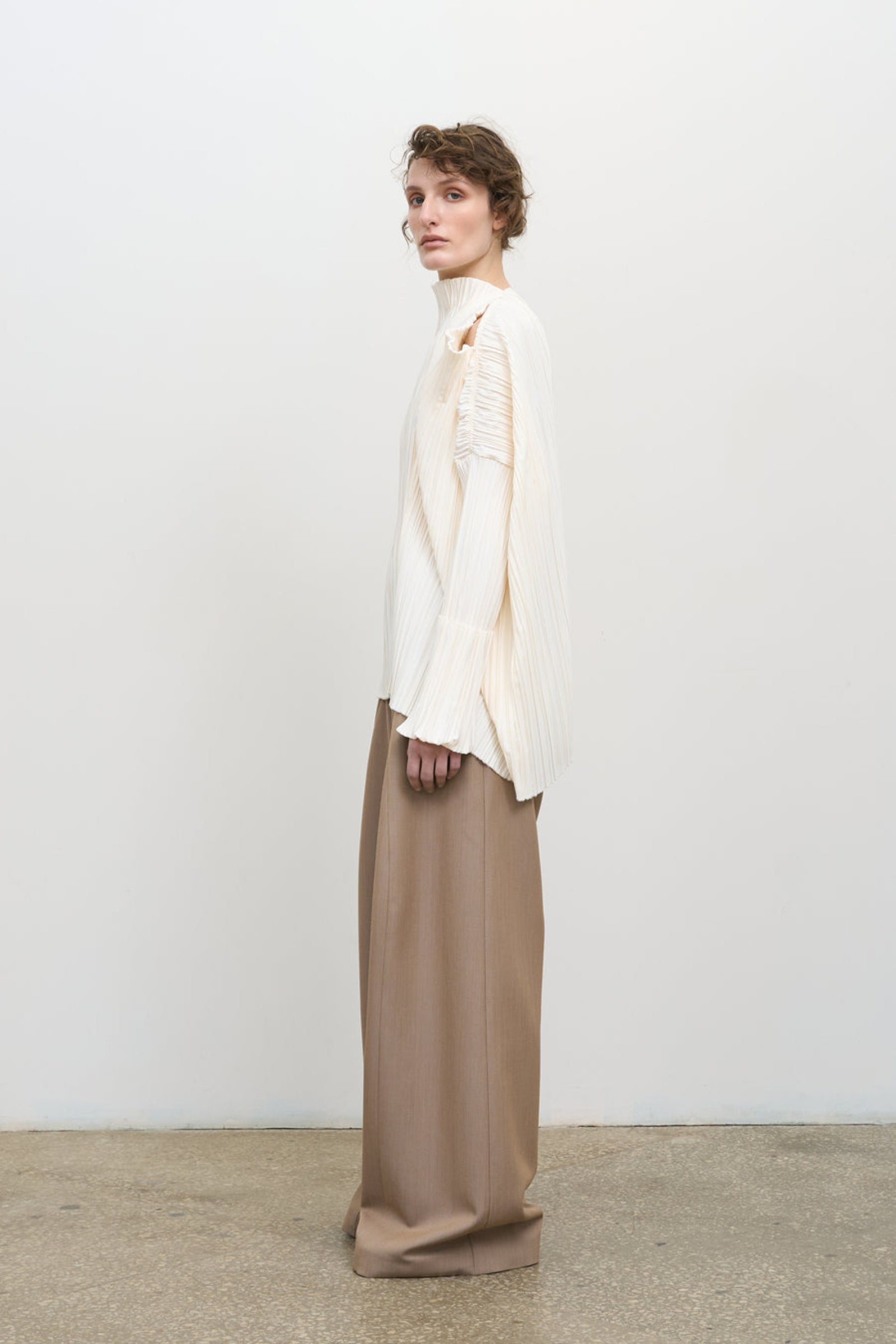 PLISSÉ BLOUSE WITH SLOUCHY SHOULDER LINE ivory 1