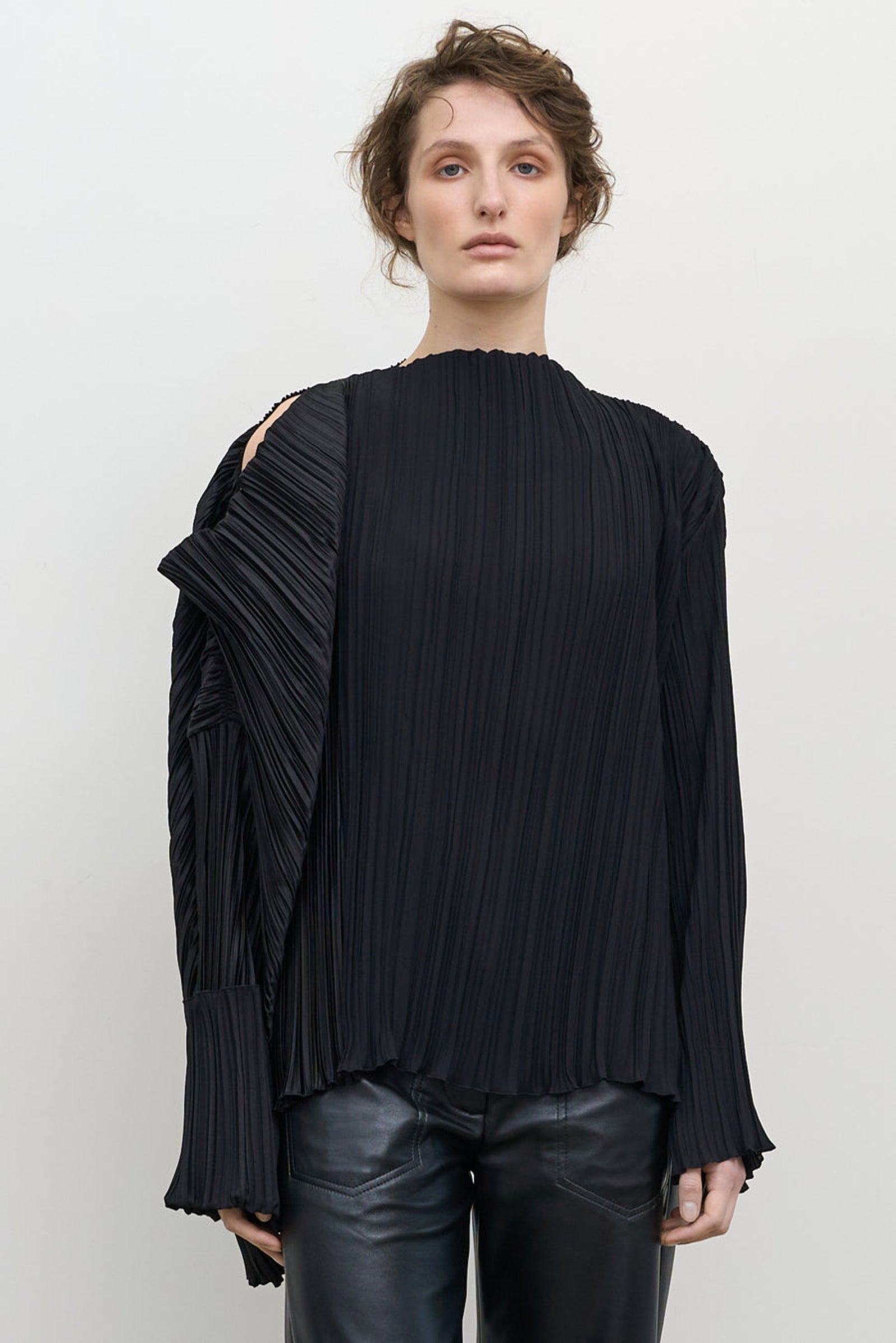 PLISSÉ BLOUSE WITH SLOUCHY SHOULDER LINE black 1