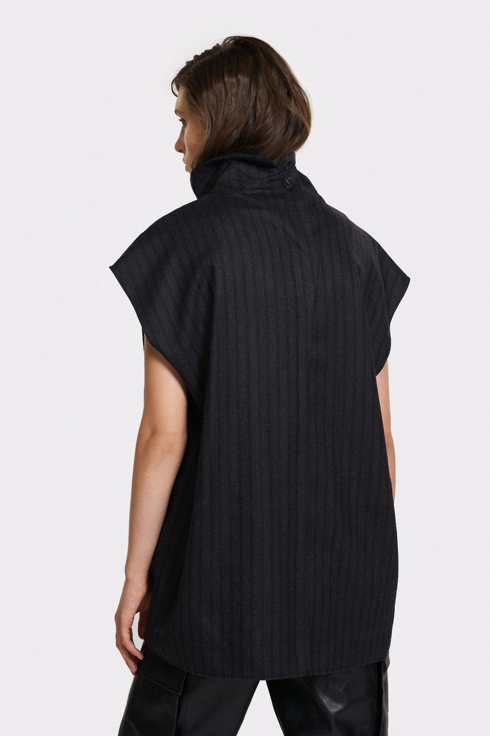 REVERSE VEST GREY