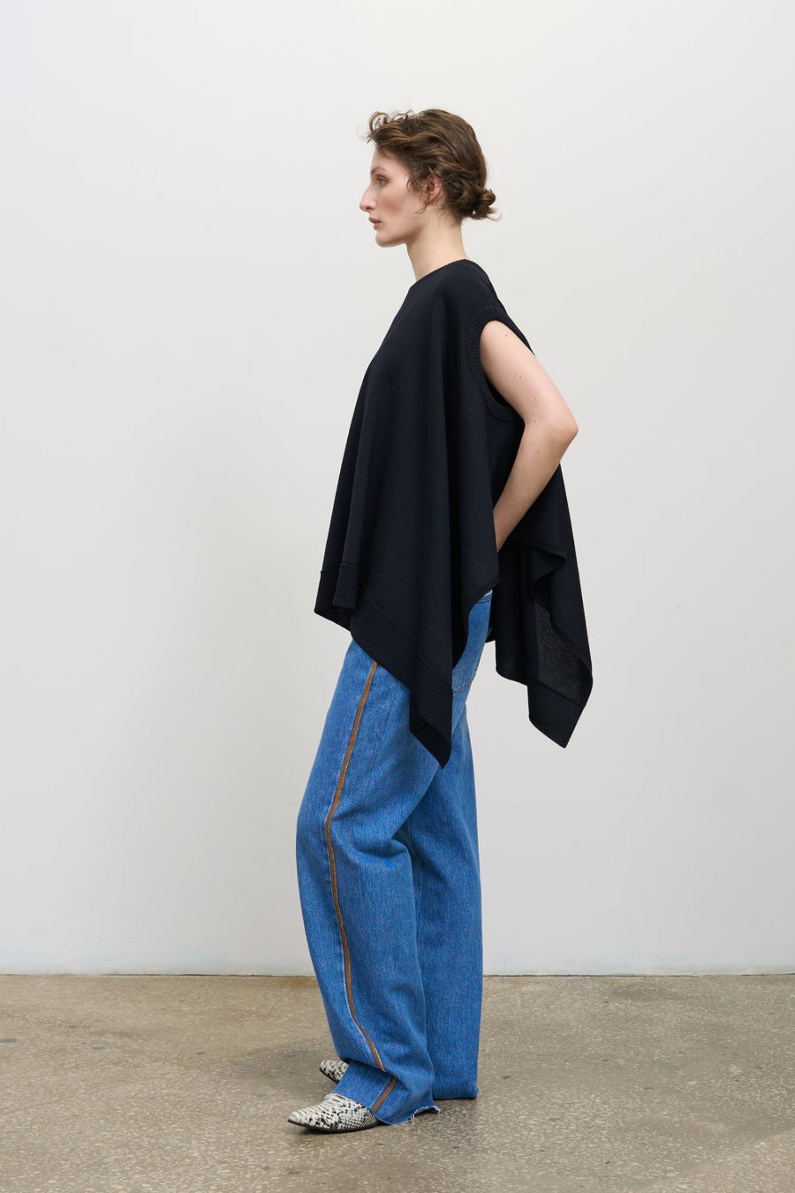 REVERSIBLE ASYMMETRIC KNIT TOP Black 2