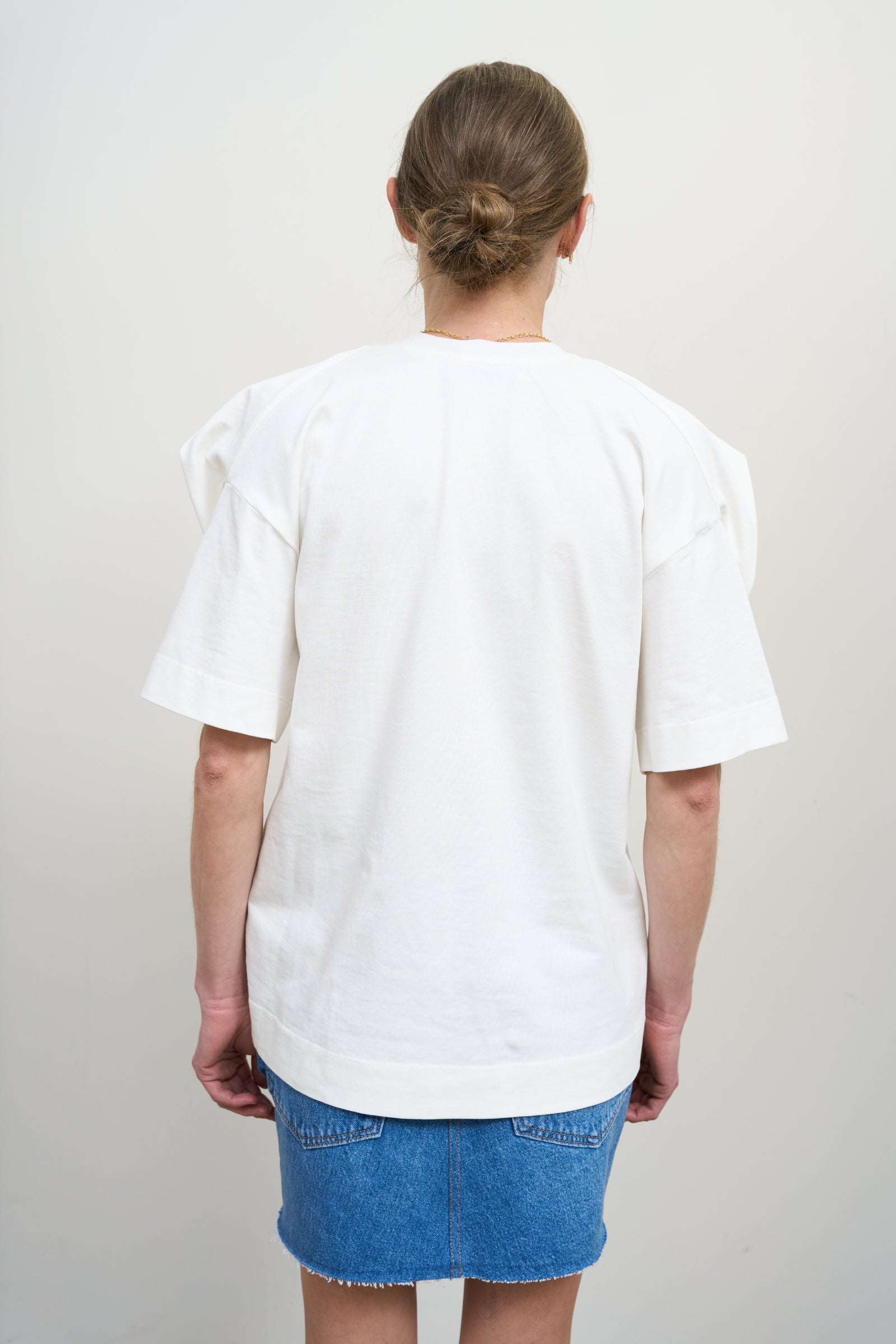 T-SHIRT WITH FLORAL DETAILS IN WHITE