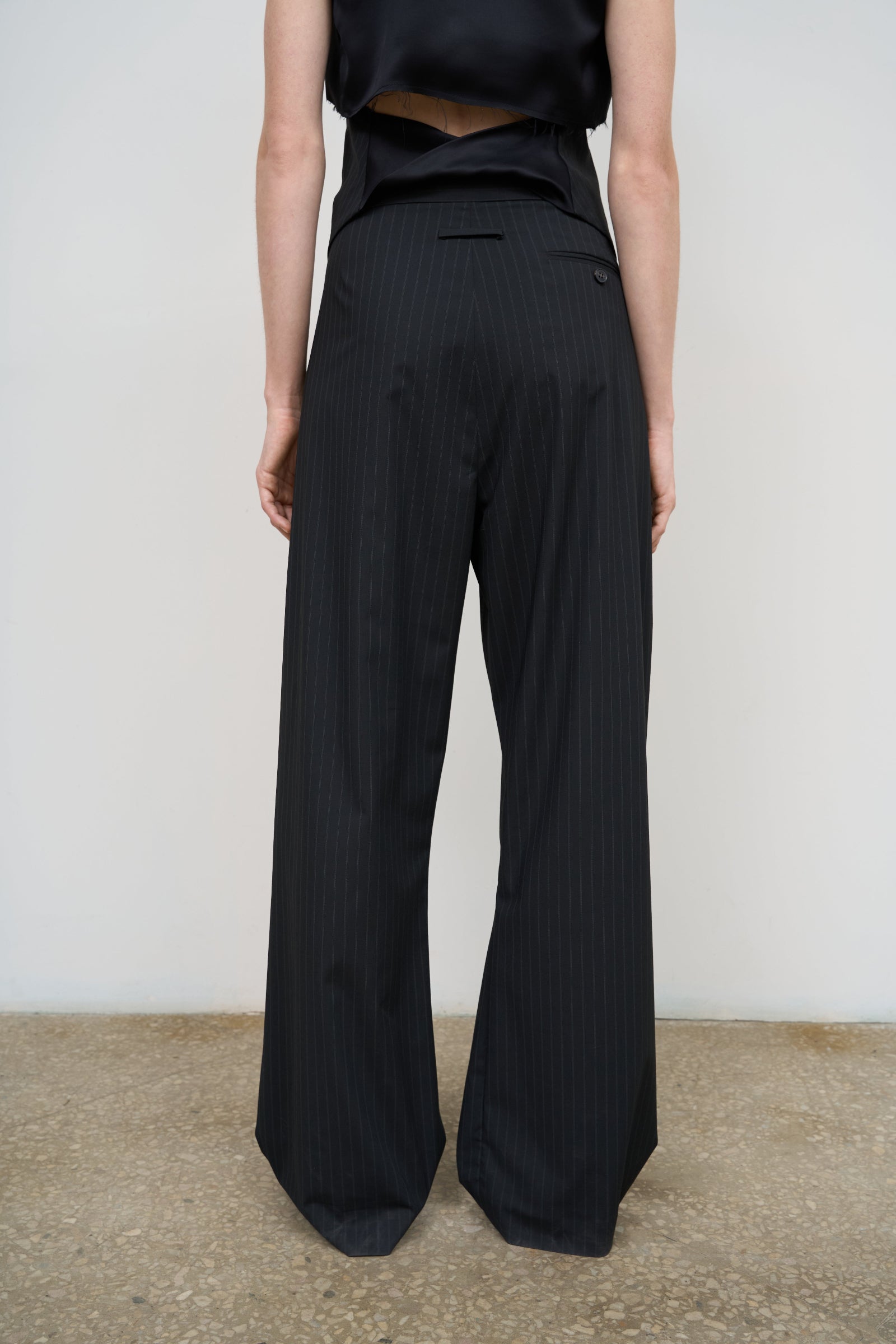 WIDE-LEG TROUSERS WITH ADJUSTABLE WAIST