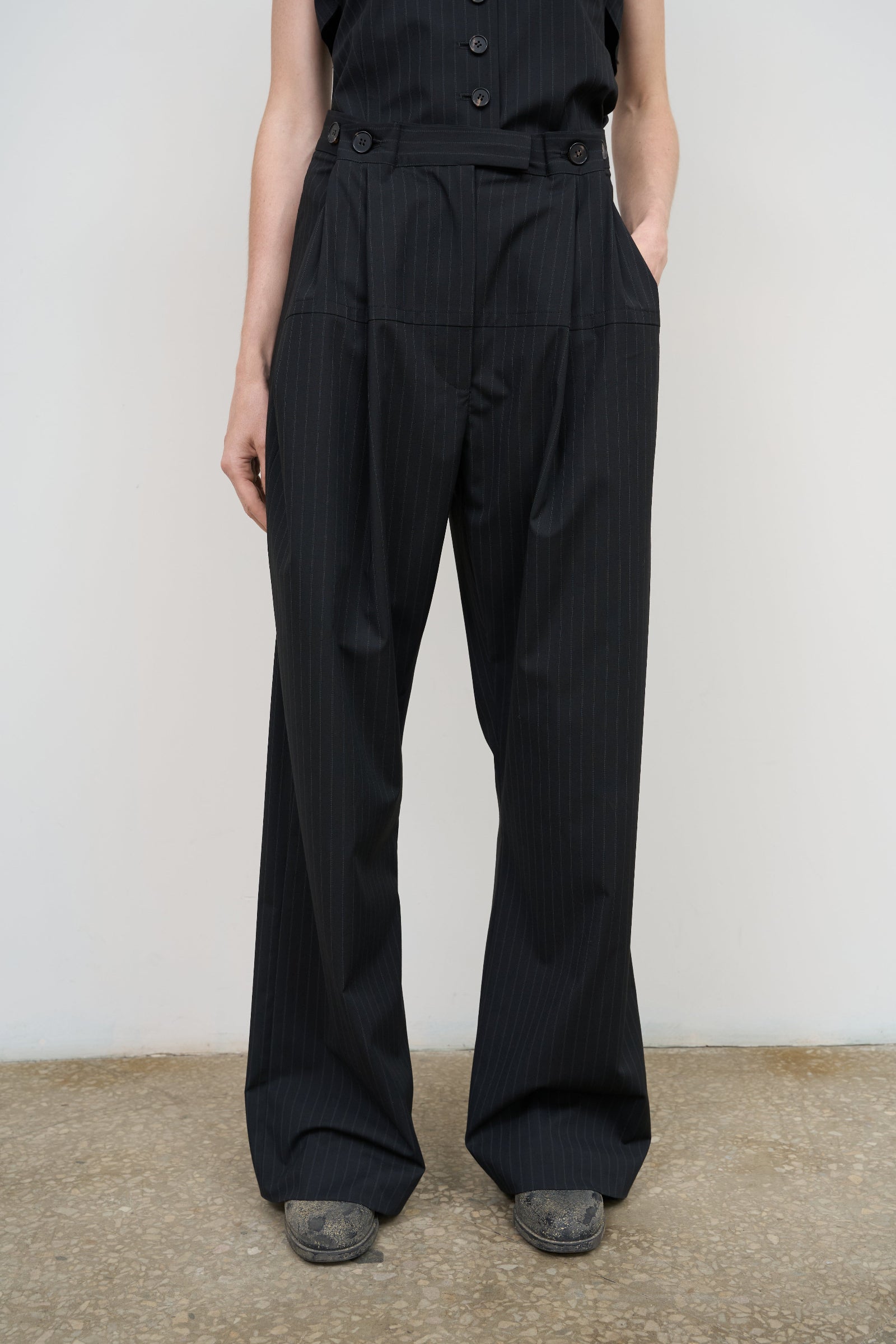 WIDE-LEG TROUSERS WITH ADJUSTABLE WAIST