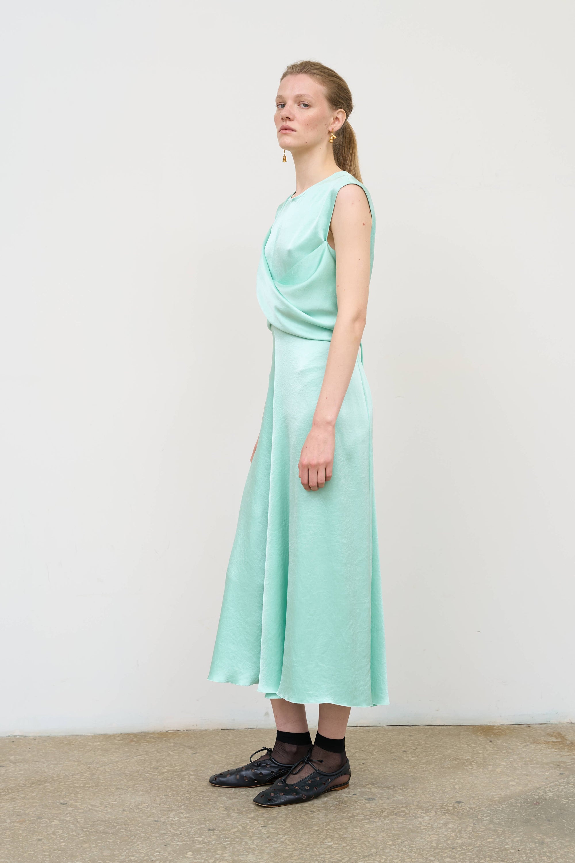 Waist-Twisted Satin Dress in Mint 2
