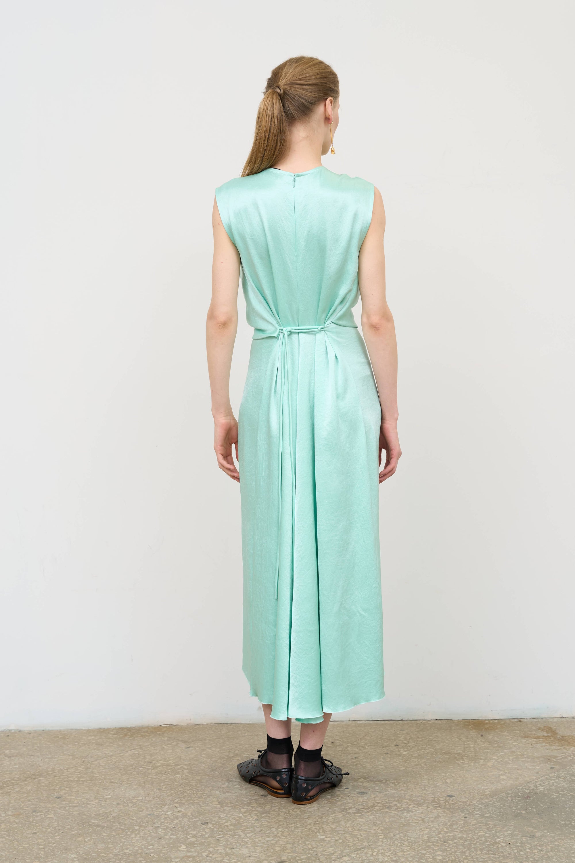 Waist-Twisted Satin Dress in Mint 3