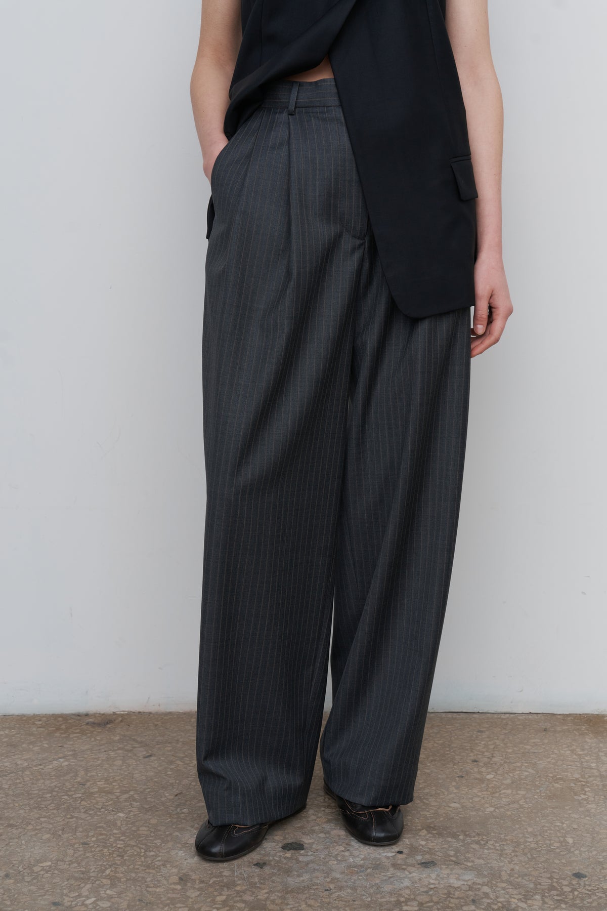 PLEATED WOOL-BLEND WIDE-LEG PANTS