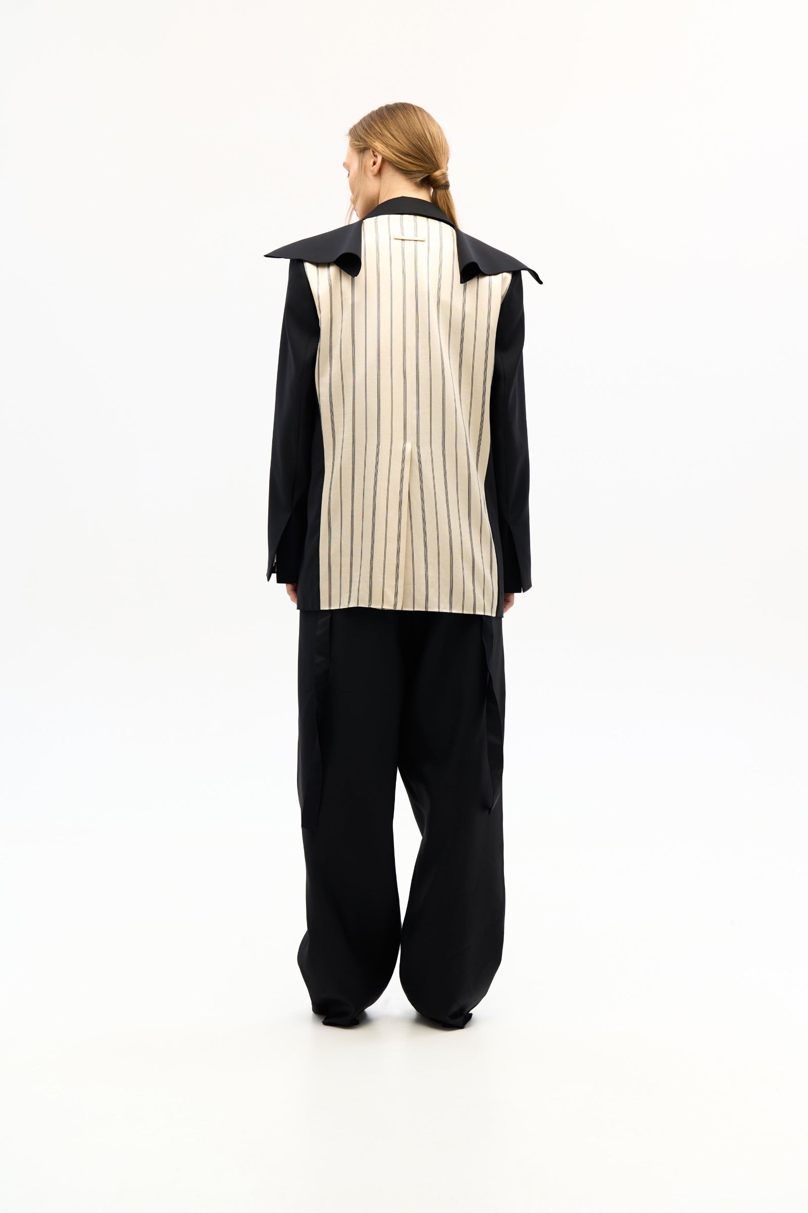 SVITA BLACK JACKET 1